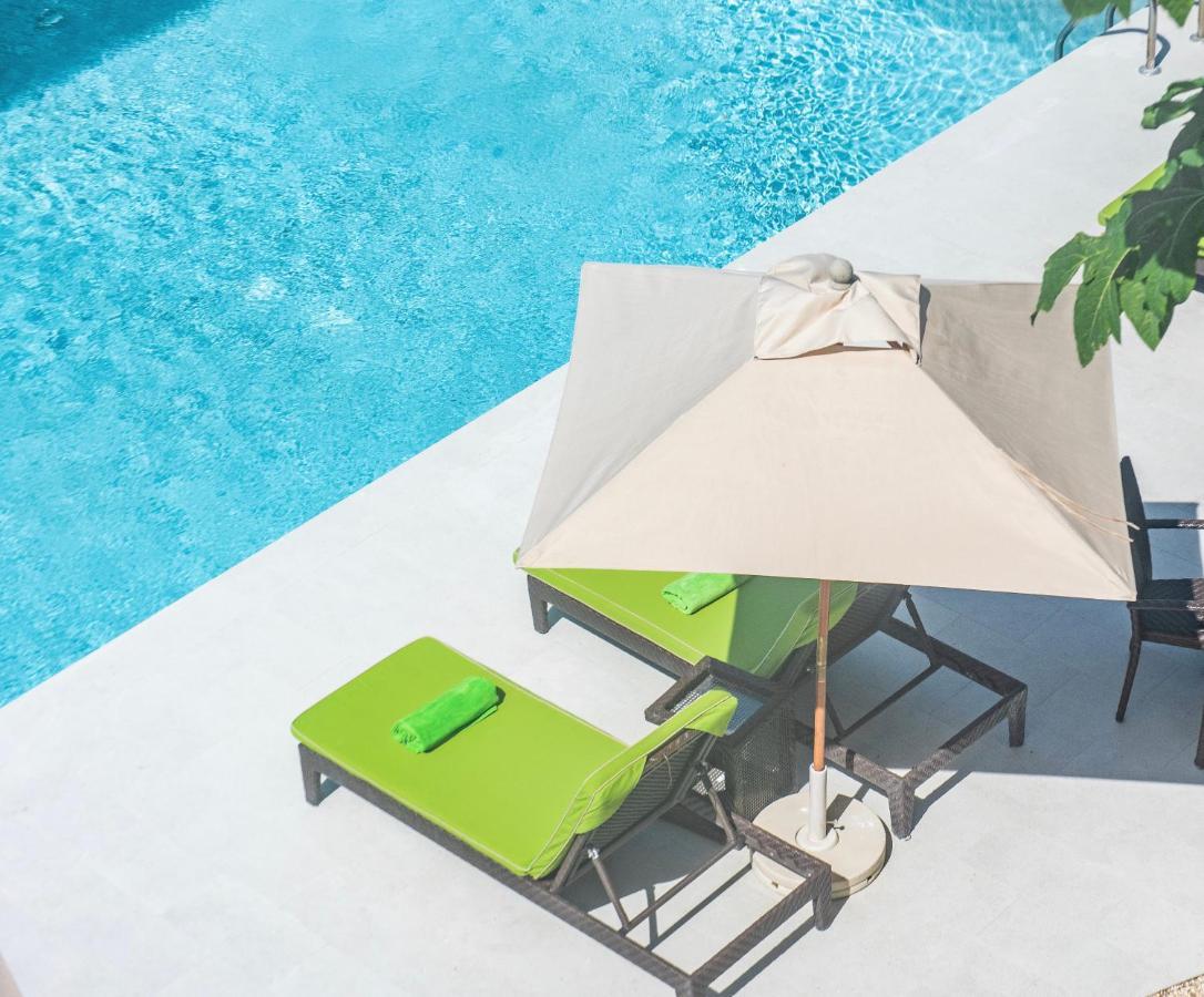 Ports Of Call Resort Grace Bay Bagian luar foto
