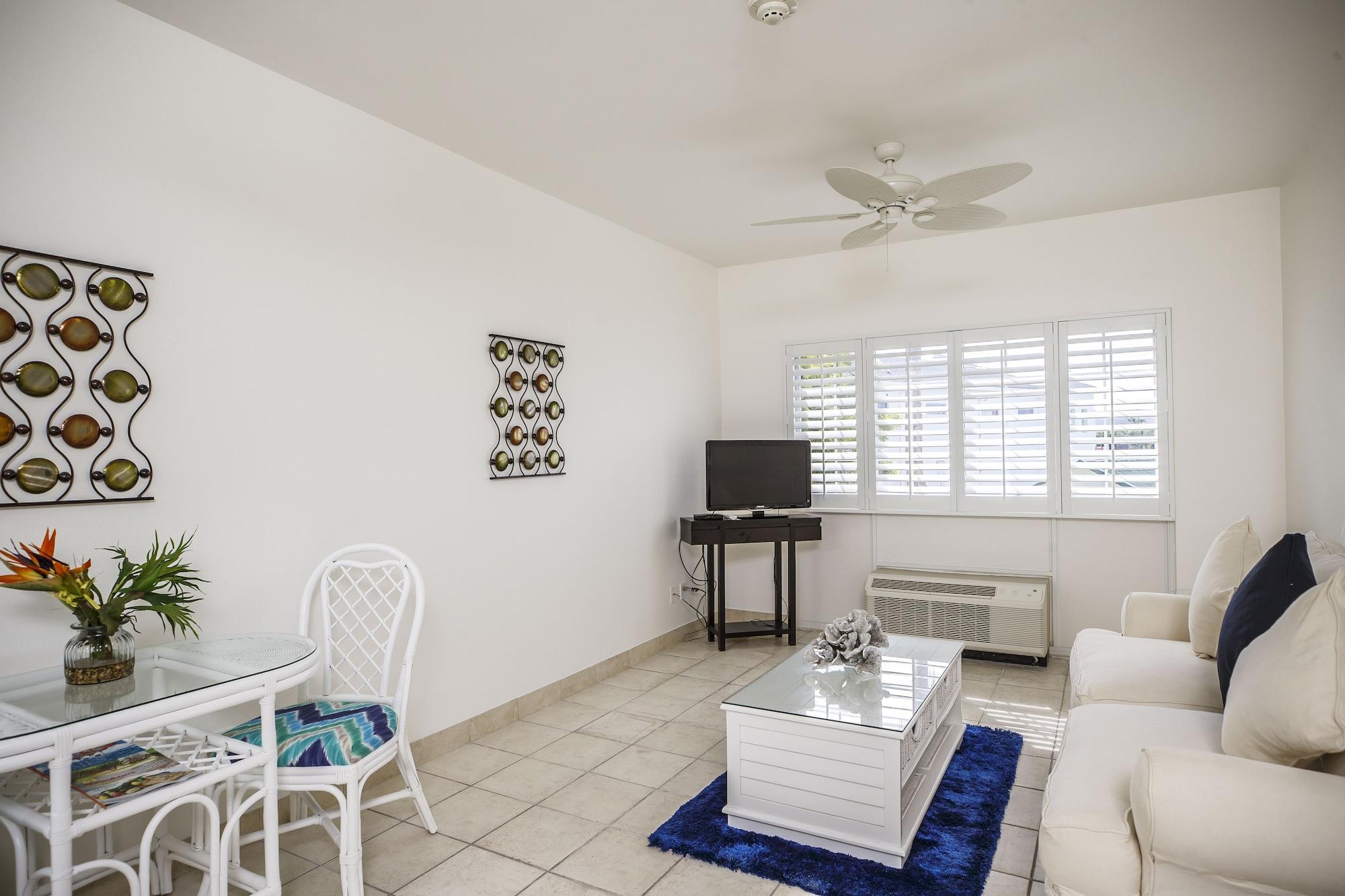 Ports Of Call Resort Grace Bay Bagian luar foto