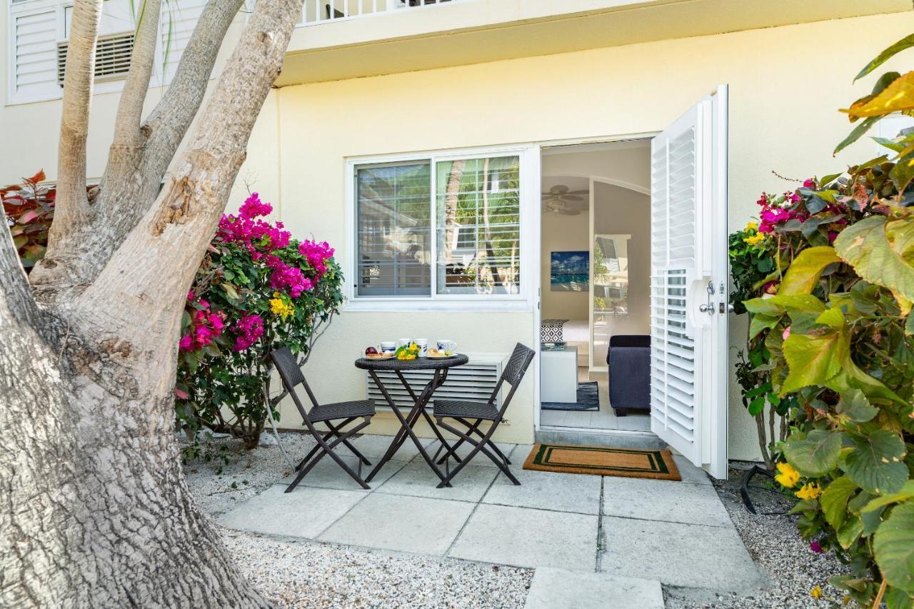 Ports Of Call Resort Grace Bay Bagian luar foto