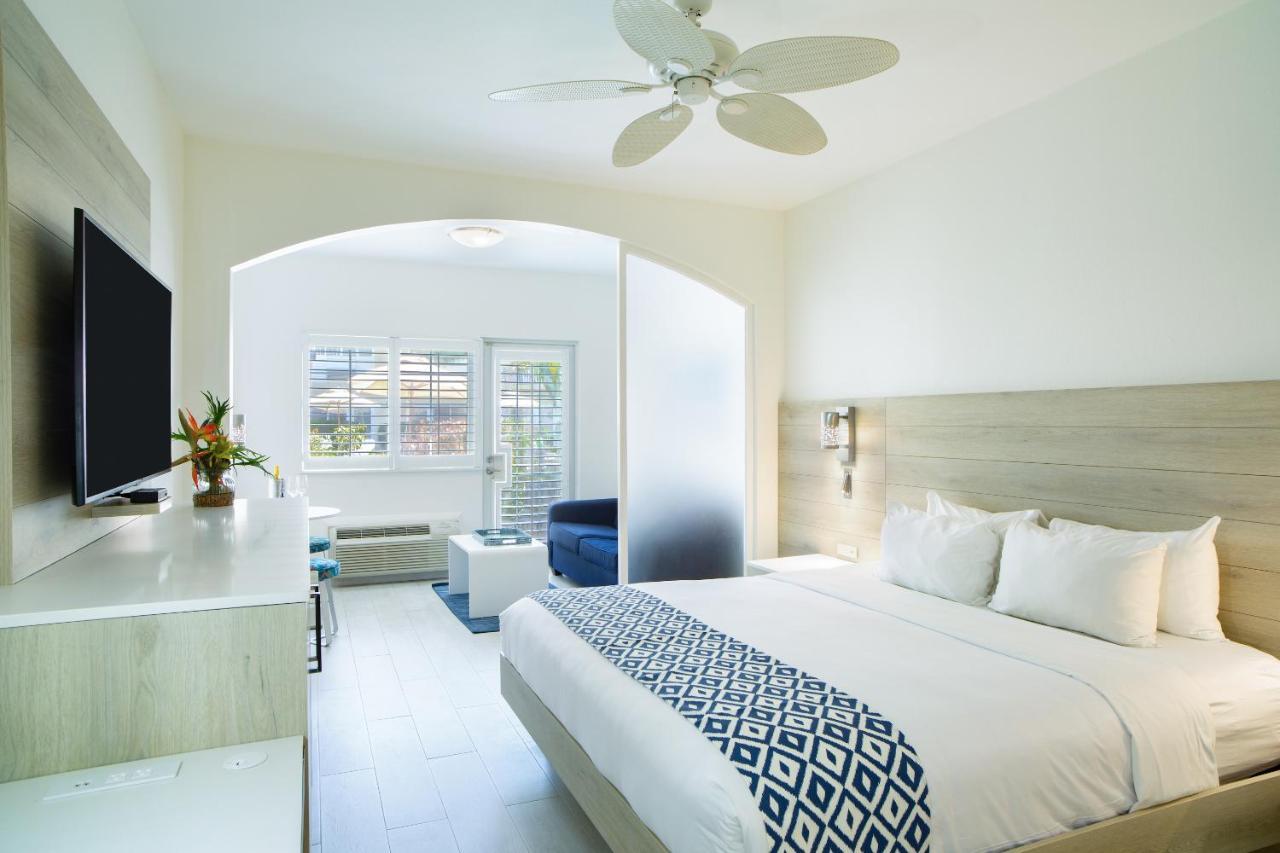 Ports Of Call Resort Grace Bay Bagian luar foto