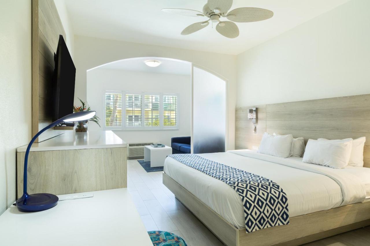 Ports Of Call Resort Grace Bay Bagian luar foto