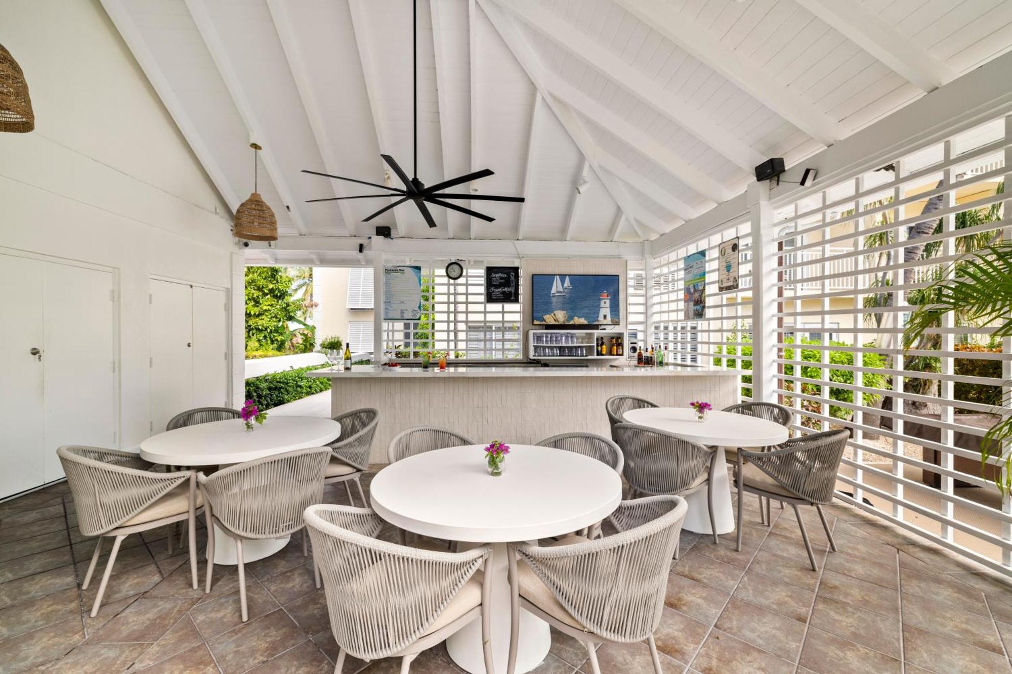 Ports Of Call Resort Grace Bay Bagian luar foto