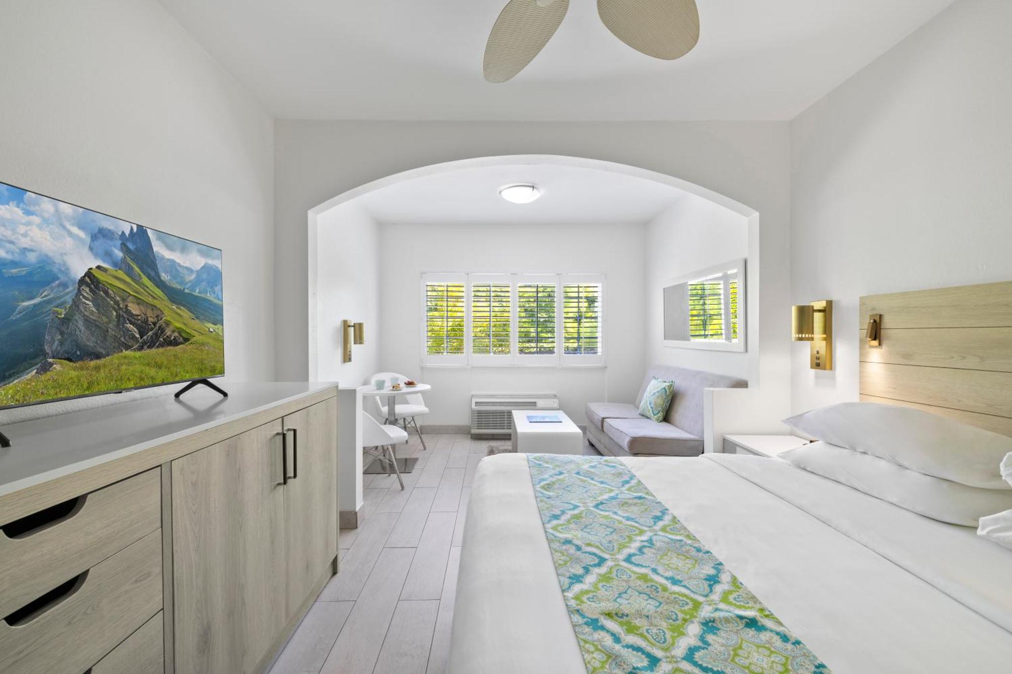 Ports Of Call Resort Grace Bay Bagian luar foto